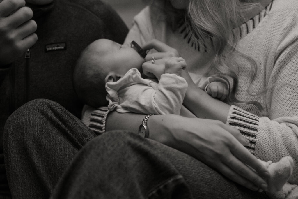 newborn session in home